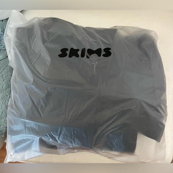 SKIMS NWT Boyfriend Fleece Trench Coat Onyx Size XS Oversized - Picture 10 of 10